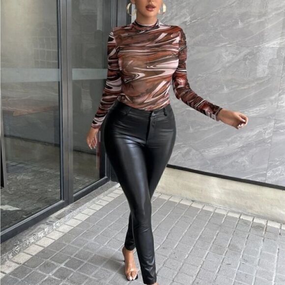 SHEIN Marble Print Stand Neck‎ Top NWOT - Picture 3 of 4